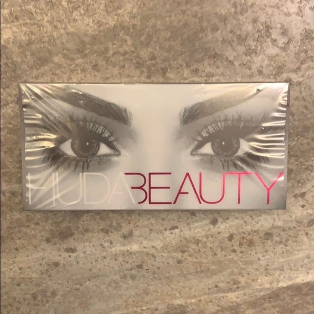 Scarlett Eyeshadow Palette - Black and Pink